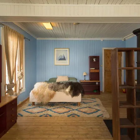 Apartment The Blue At Vevstogo - Cosy With A Mesmerizing View, Sauna And Eco Living In An Old School House Vestre Slidre
